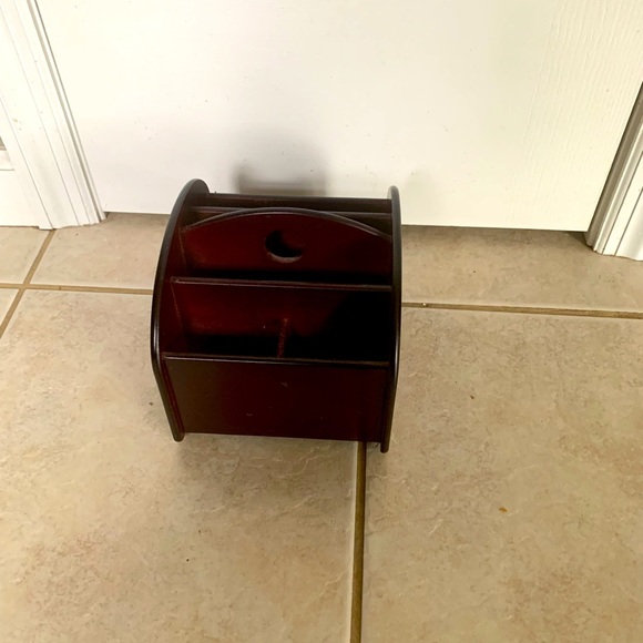 Other - FARMHOUSE SWIVEL REMOTE HOLDER